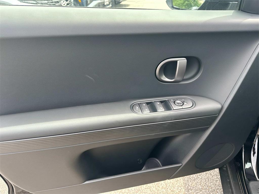 2025 Hyundai Ioniq 5 SE photo 11