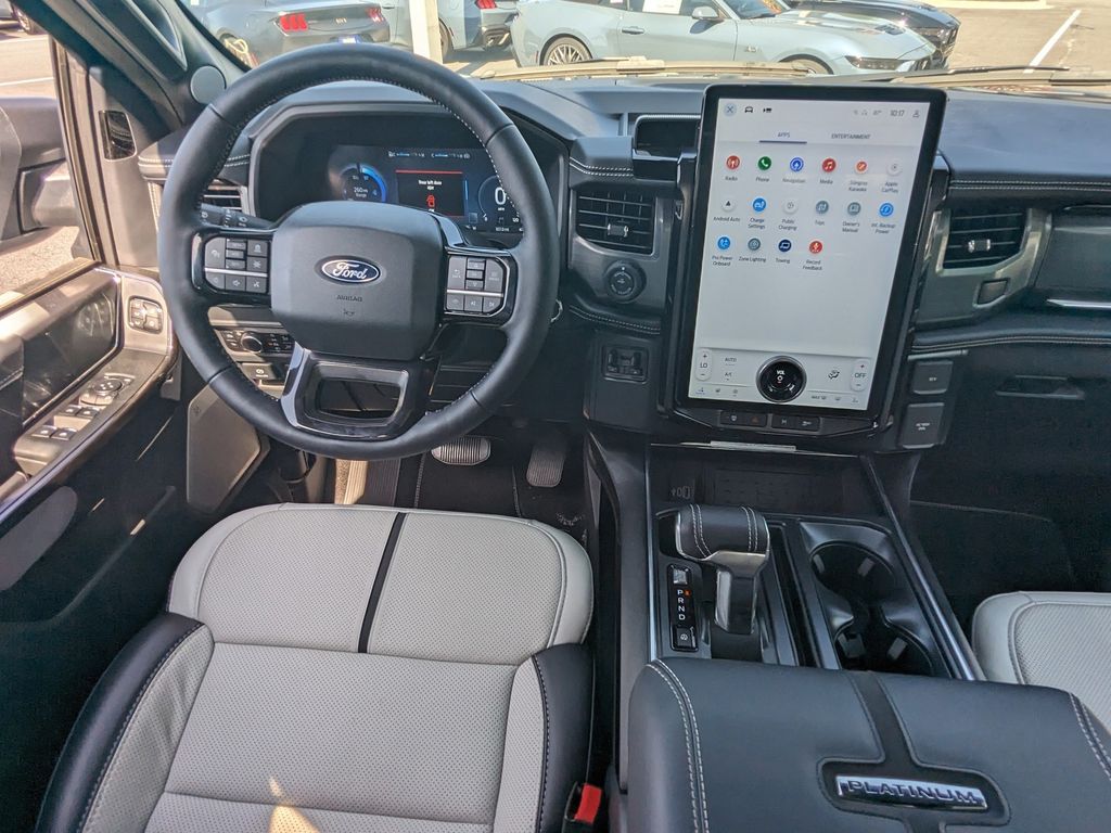 2025 Ford F-150 Lightning Platinum photo 17