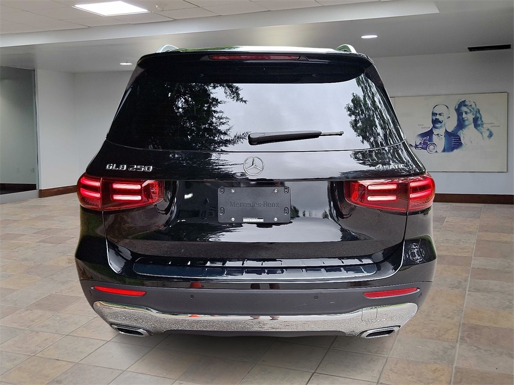 2025 Mercedes Benz GLB 250 4MATIC photo 4