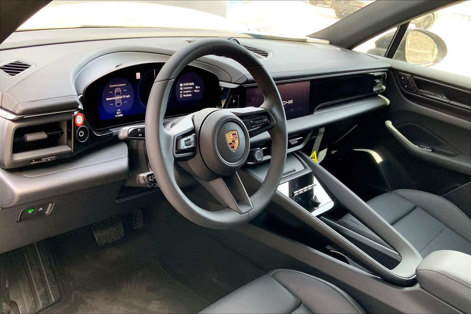 2025 Porsche Macan Electric 4 photo 4