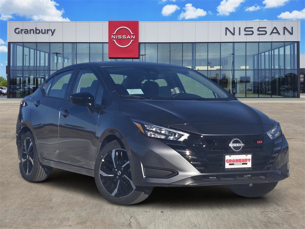 2025 Nissan Versa SR's photo