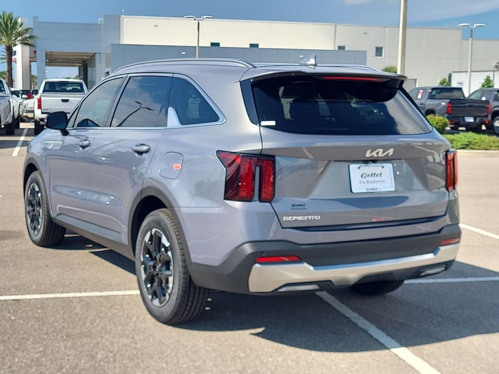 2025 Kia Sorento S photo 7