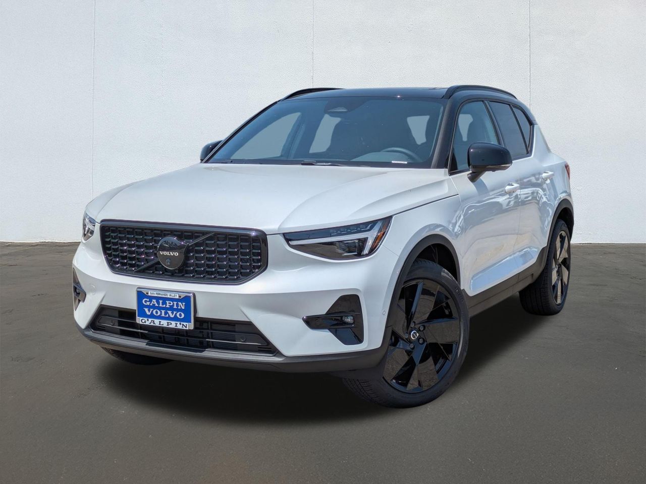 2026 Volvo XC40 Ultra Black Edition's photo