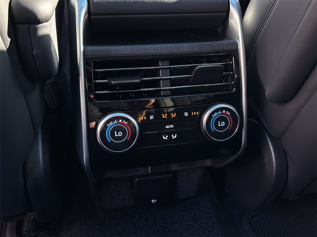 2025 Land Rover Range Rover SE photo 22