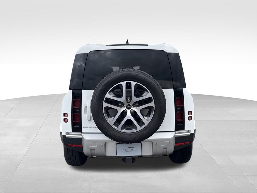 2024 Land Rover Defender 110 S photo 7