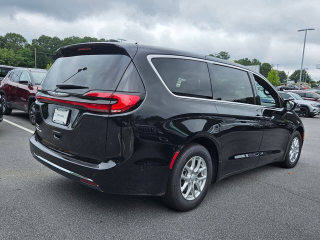 2025 Chrysler Pacifica photo 10