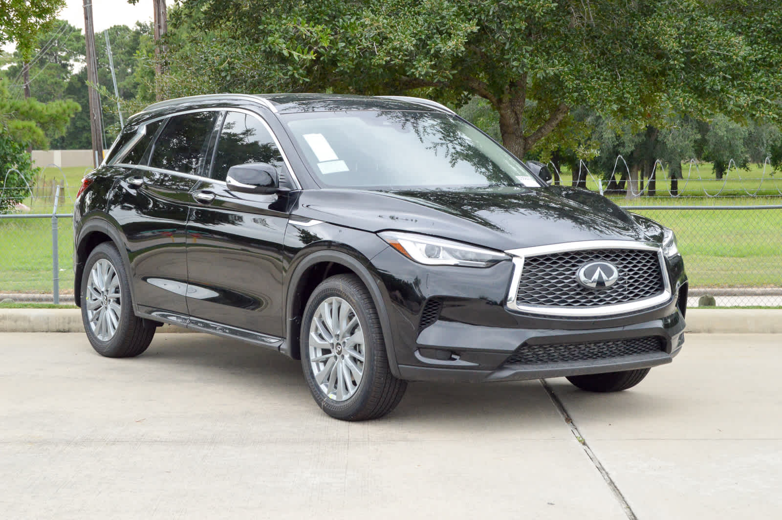 2025 Infiniti QX50 Luxe AWD photo 2