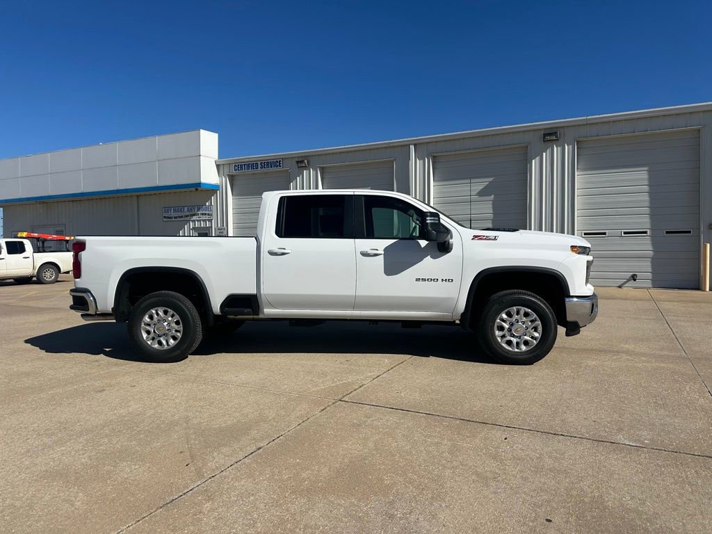 2026 Chevrolet Silverado 2500HD LT photo 2