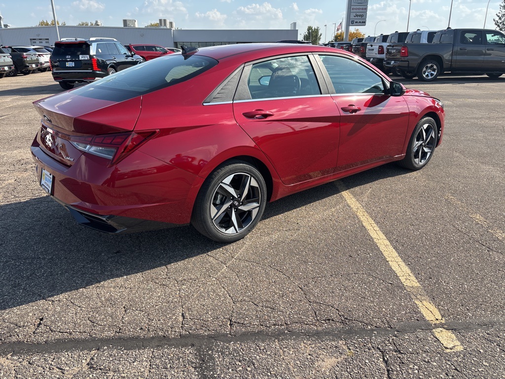 2023 Hyundai Elantra Limited photo 3