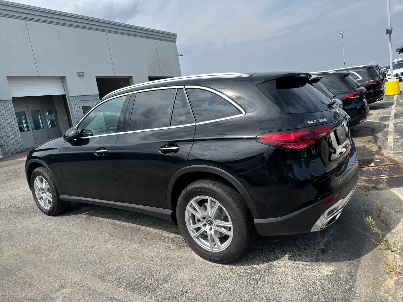 2026 Mercedes Benz GLC 300 4MATIC photo 3