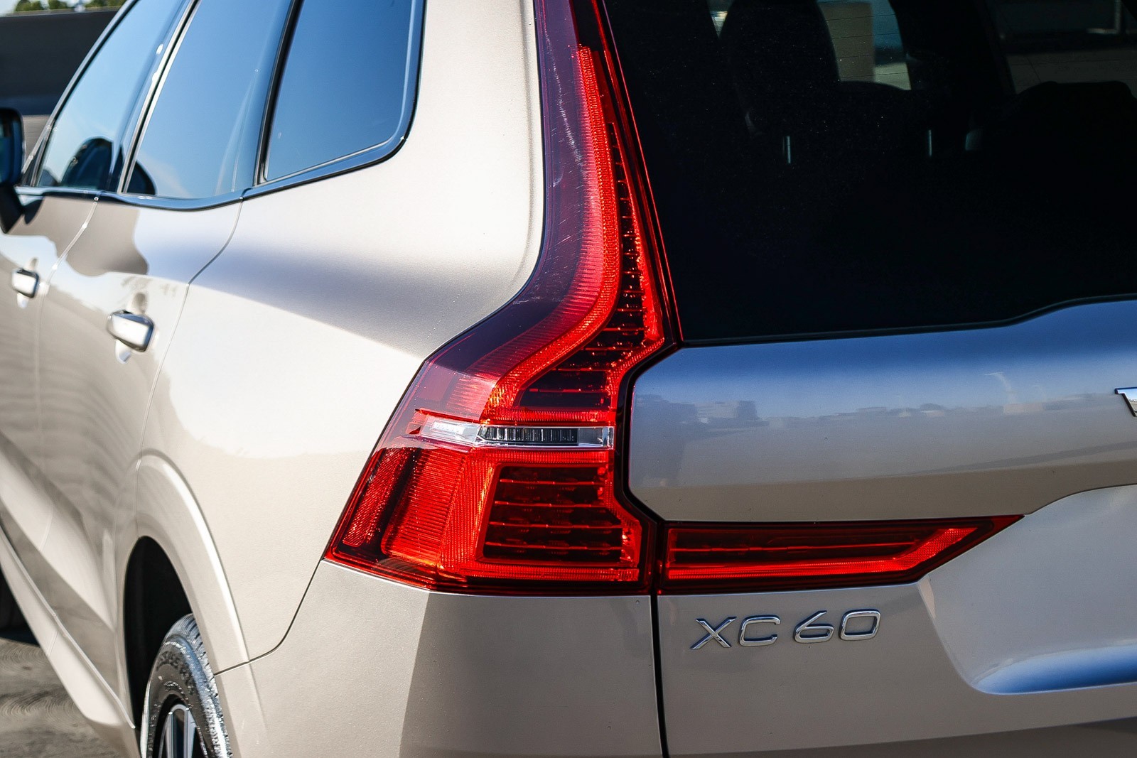 2025 Volvo XC60 B5 Plus photo 5