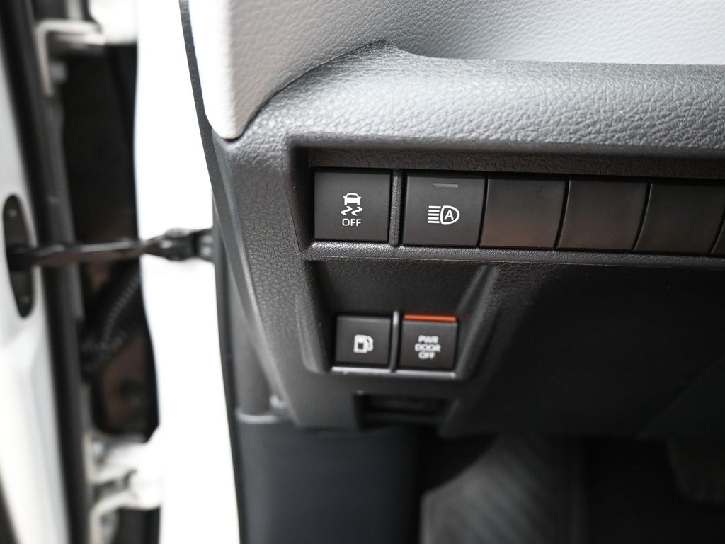 2025 Toyota Sienna LE photo 13
