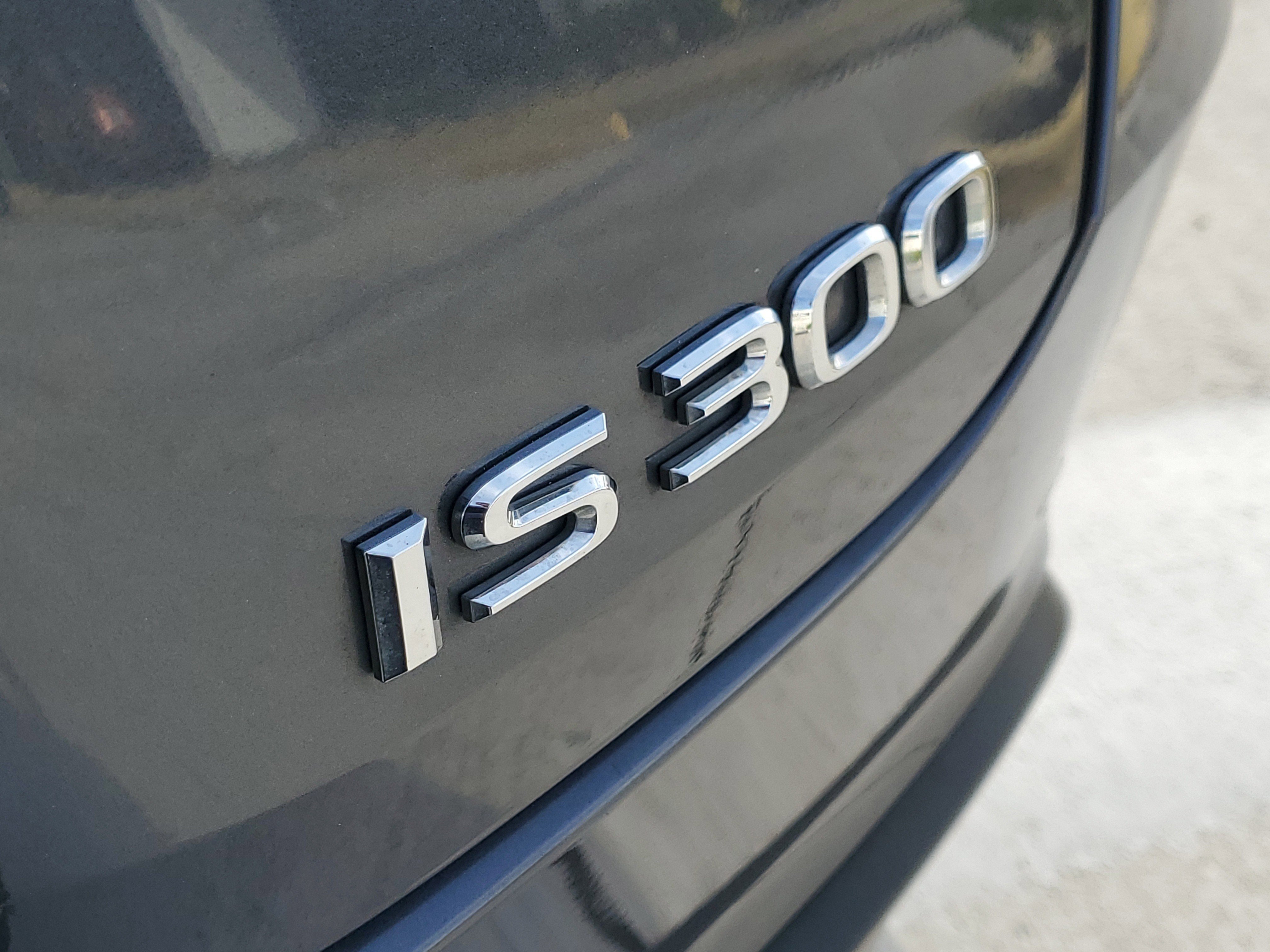 2023 Lexus IS 300 photo 7