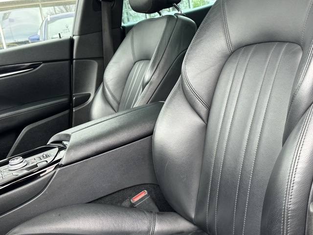 2021 Maserati Levante Base photo 12