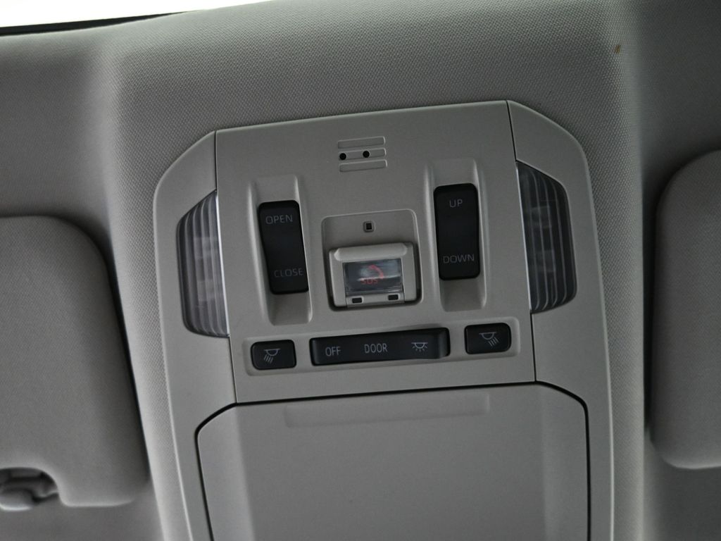 2022 Toyota Highlander Hybrid Limited photo 18