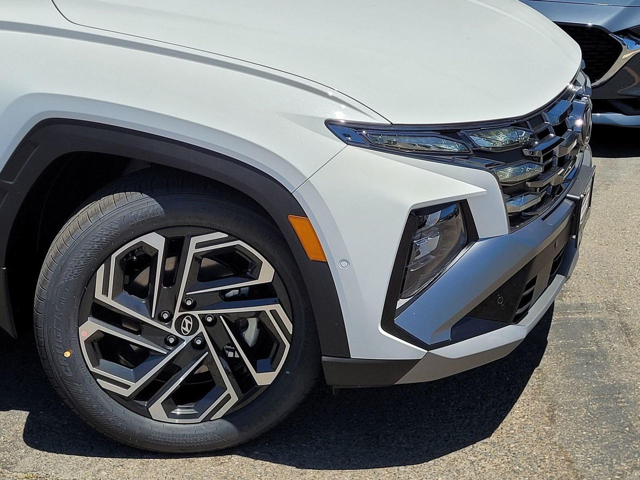 2025 Hyundai Tucson Limited photo 2