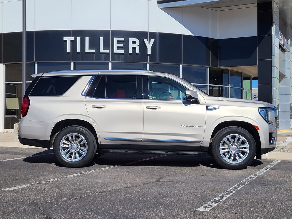 2022 GMC Yukon SLT's photo