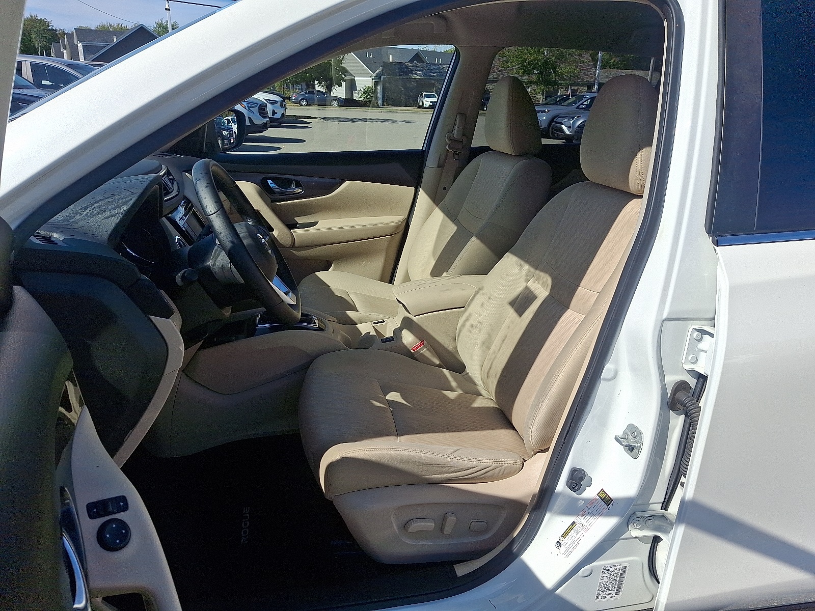 2019 Nissan Rogue SV photo 11