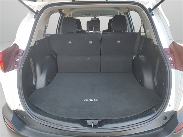 2014 Toyota RAV4 LE photo 28