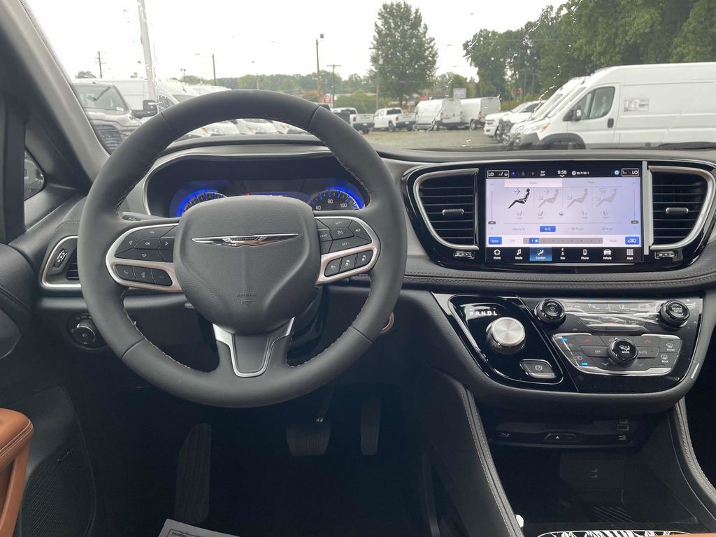 2026 Chrysler Pacifica Pinnacle photo 21