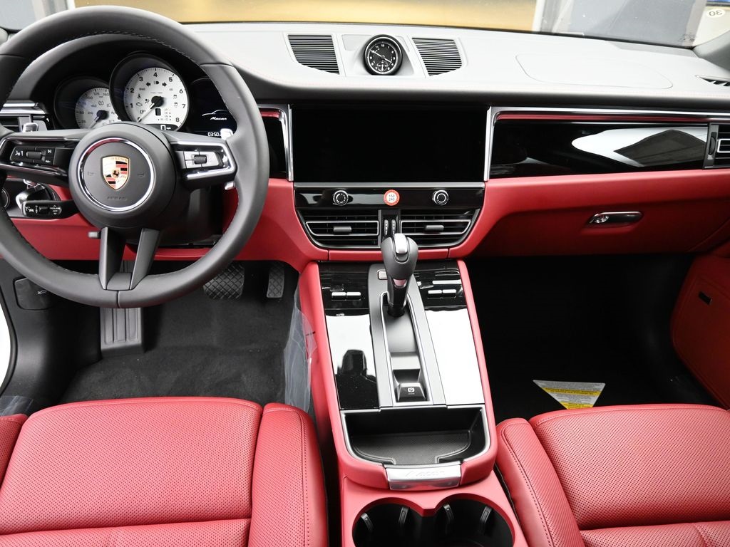 2026 Porsche Macan T photo 5