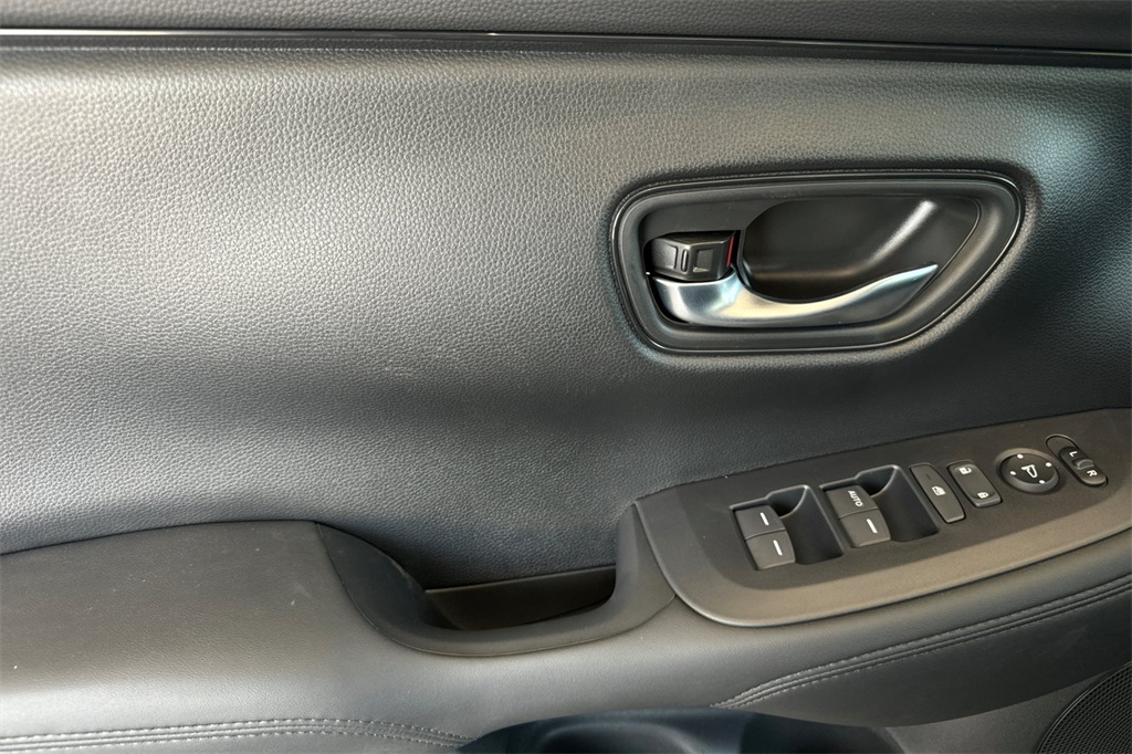 2026 Honda HR-V LX photo 9