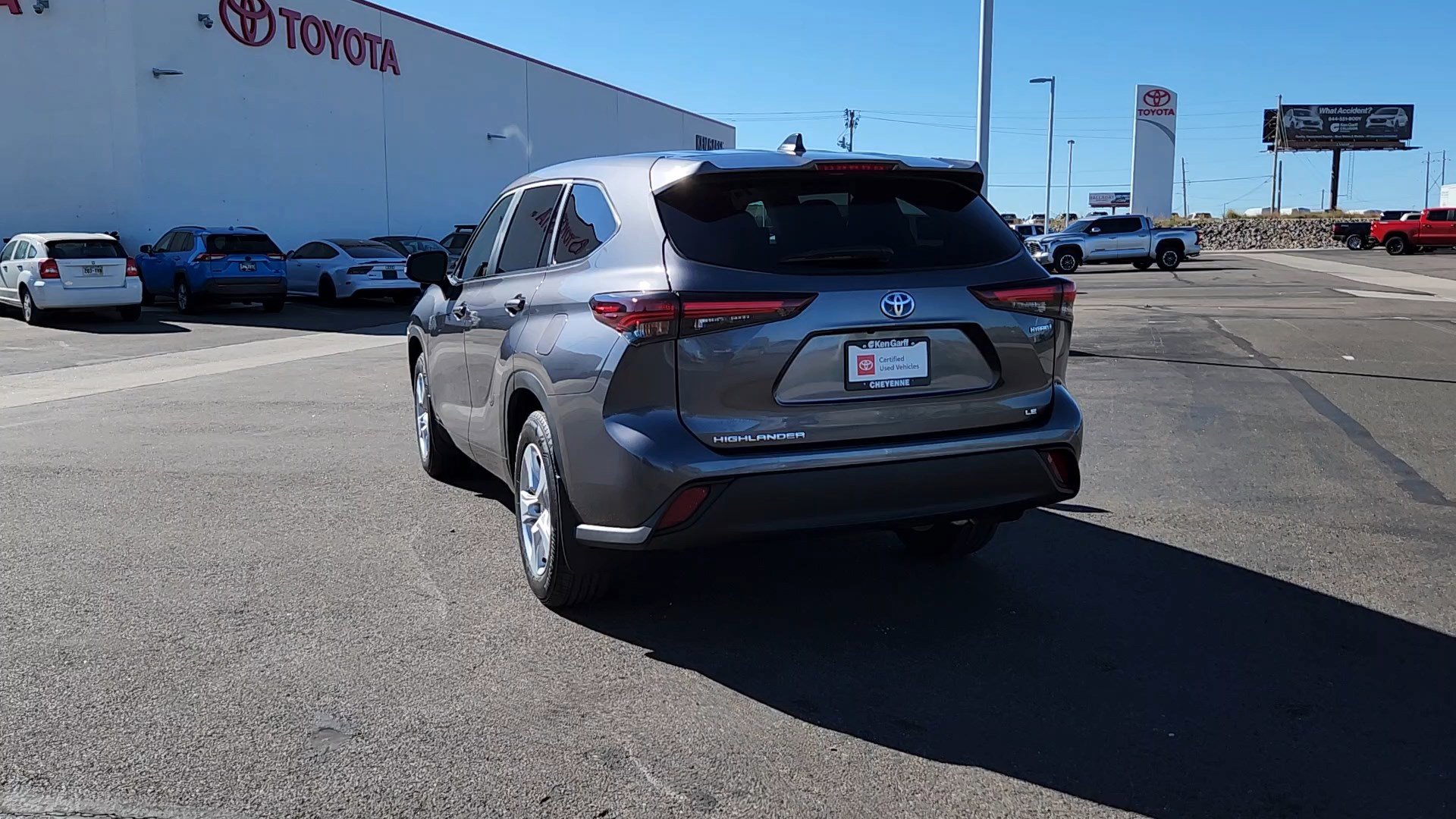 2024 Toyota Highlander Hybrid LE photo 4