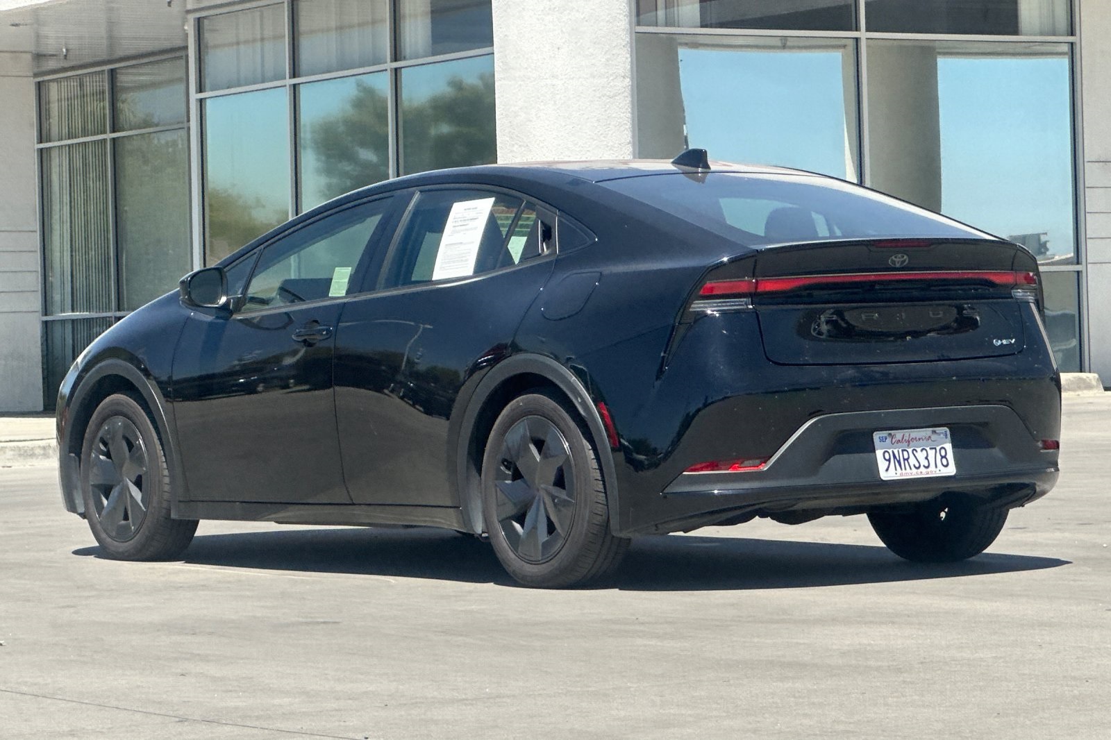 2024 Toyota Prius LE photo 4