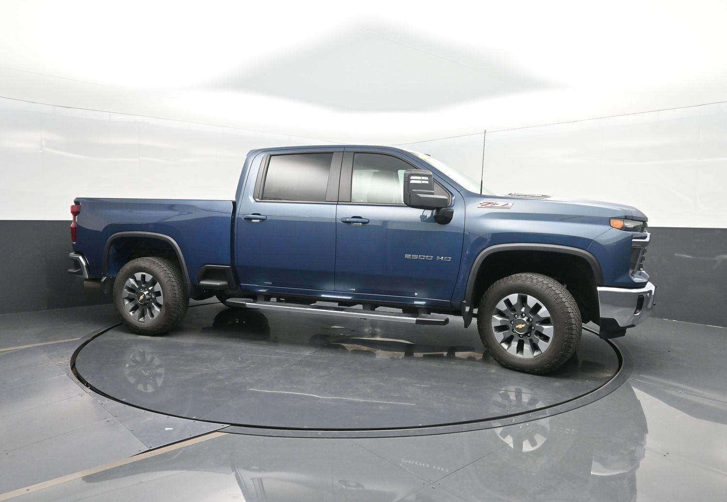 2025 Chevrolet Silverado 2500HD LT photo 3
