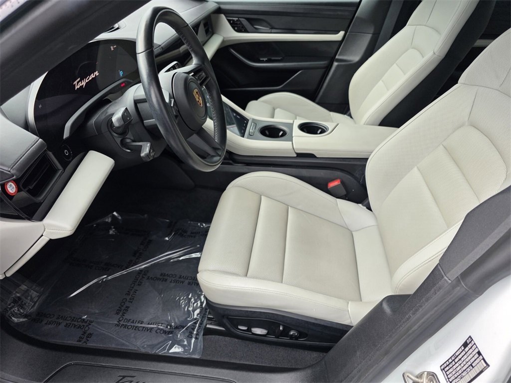 2021 Porsche Taycan Base photo 9