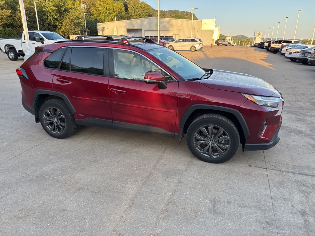 2022 Toyota RAV4 Hybrid XLE Premium photo 3