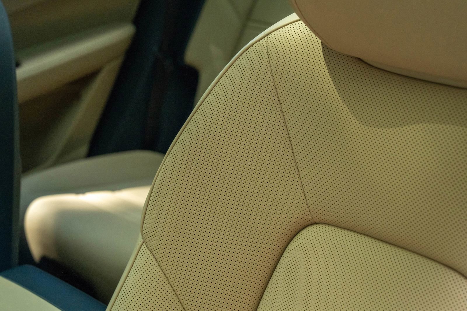 2026 Porsche Cayenne Base photo 23