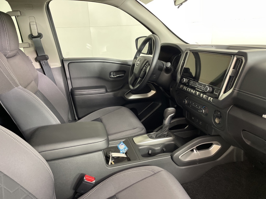 2025 Nissan Frontier Crew Cab SV photo 14
