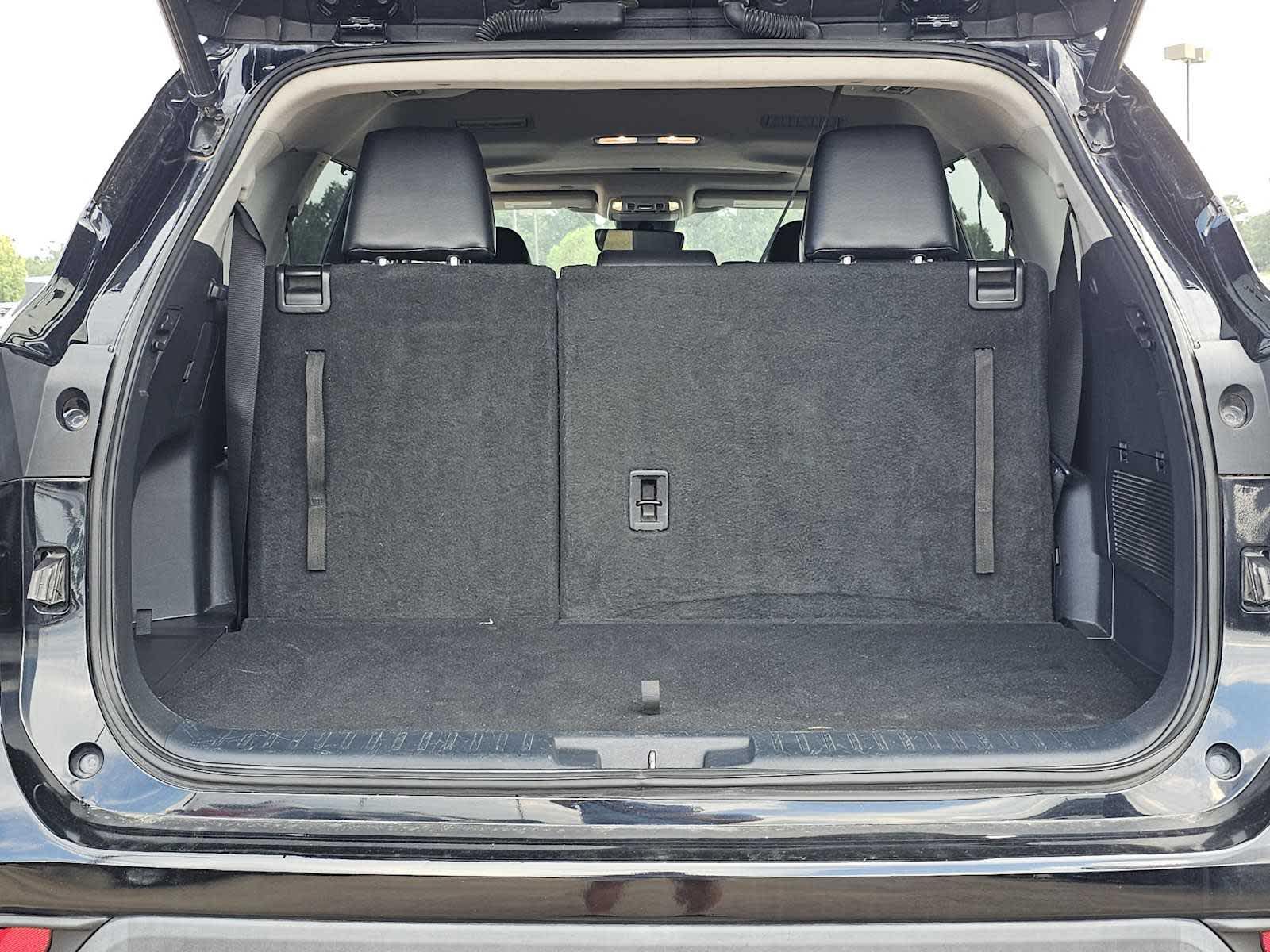2022 Toyota Highlander XLE photo 30