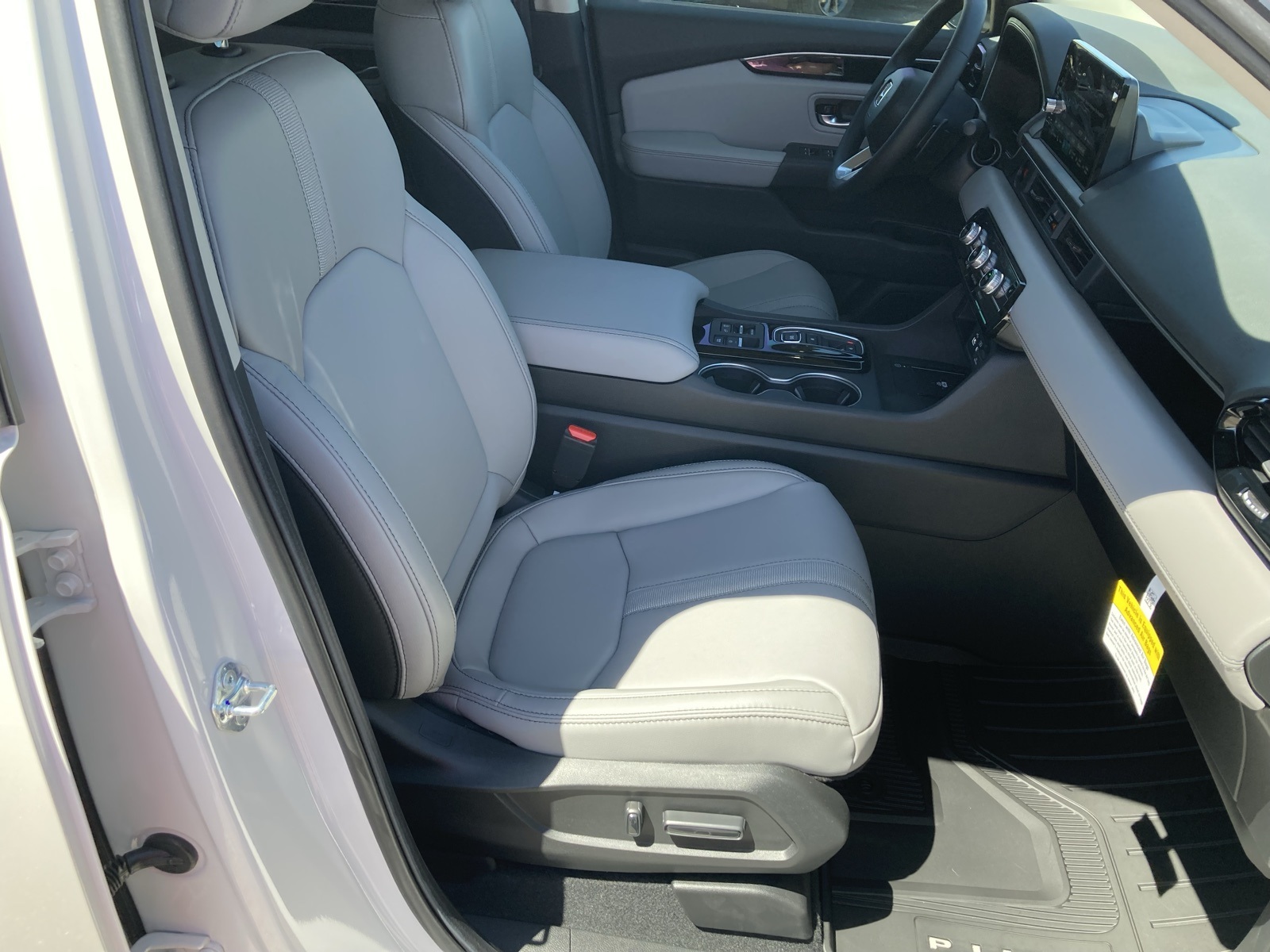 2025 Honda Pilot Touring photo 29