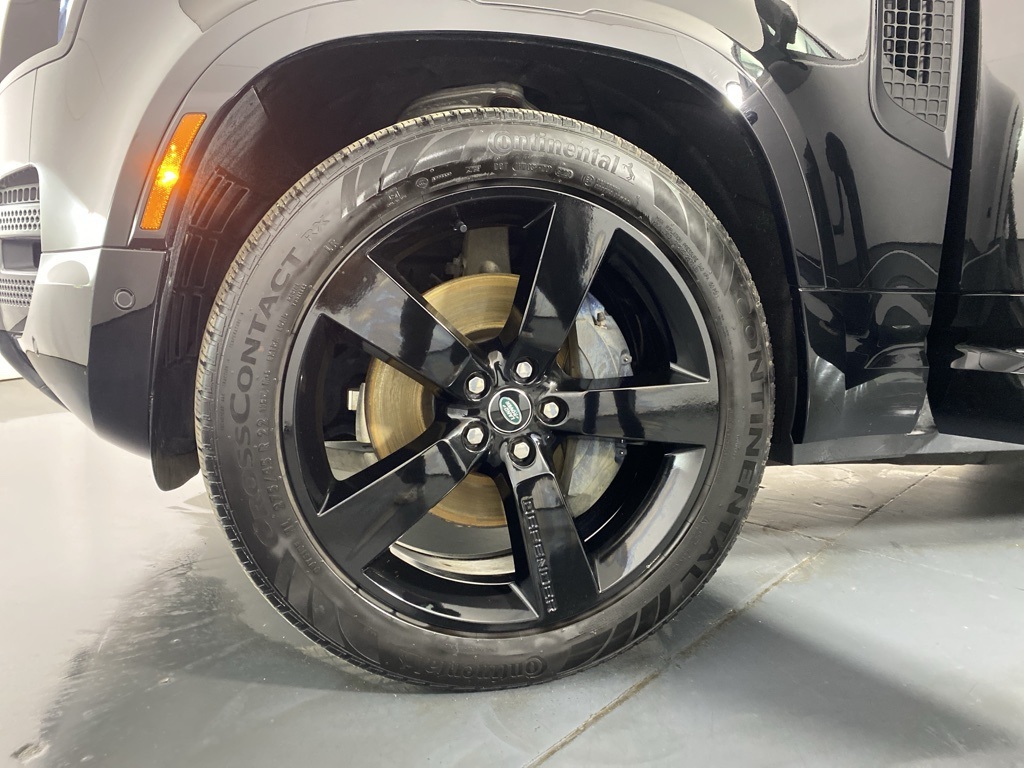 2024 Land Rover Defender 130 X-Dynamic SE photo 28