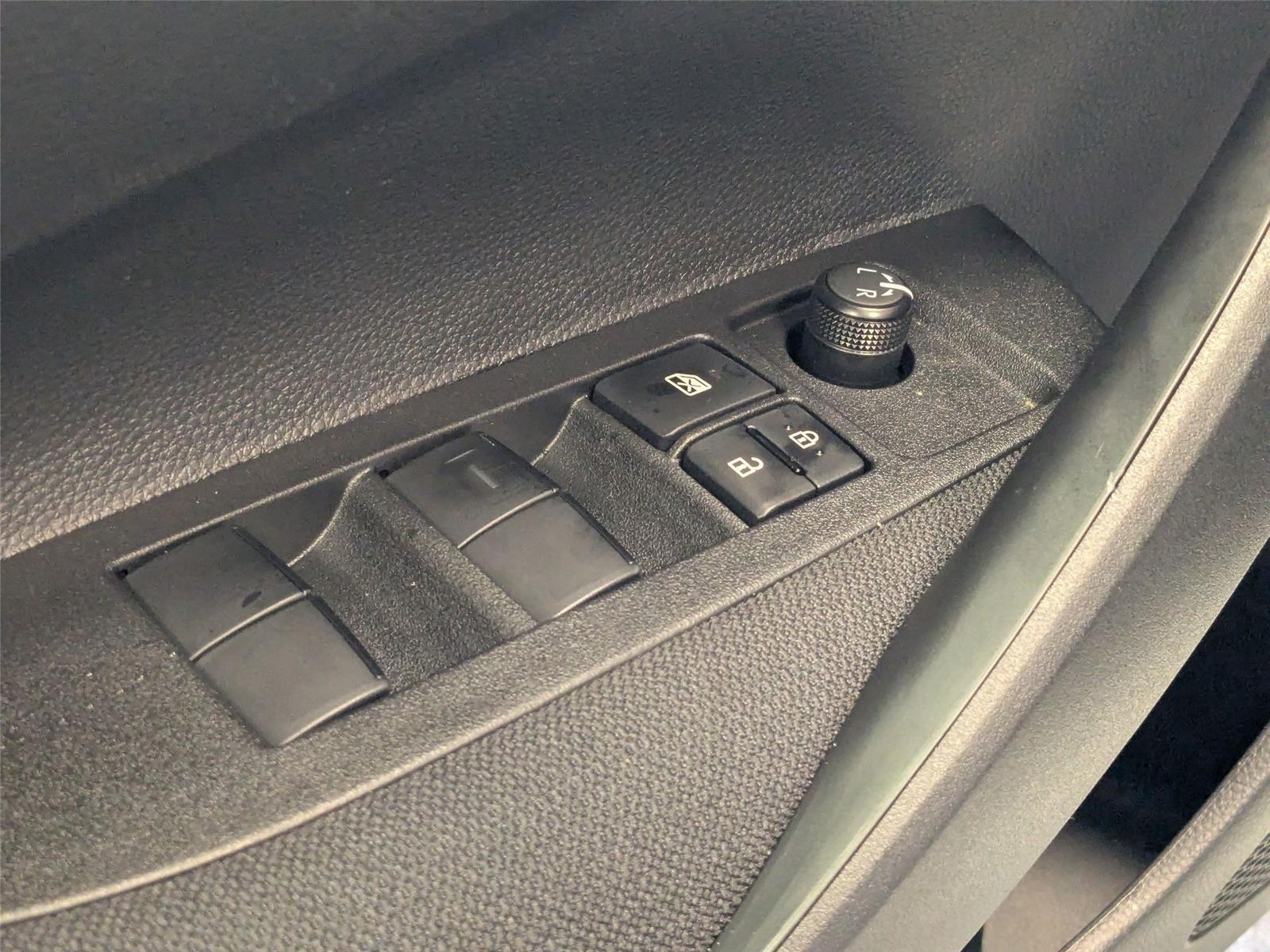 2025 Toyota Corolla LE photo 10