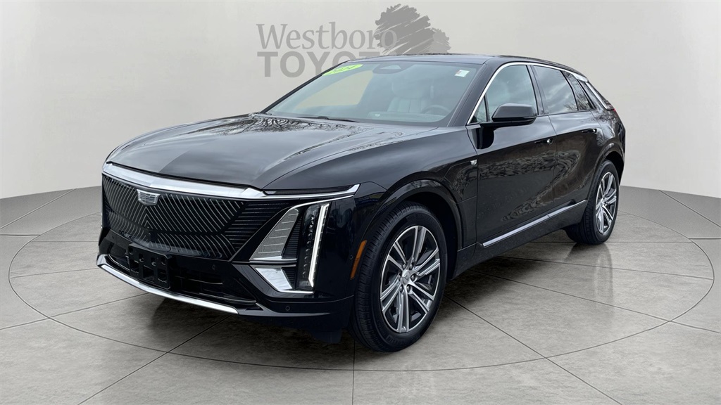 2024 Cadillac Lyriq Luxury photo 3