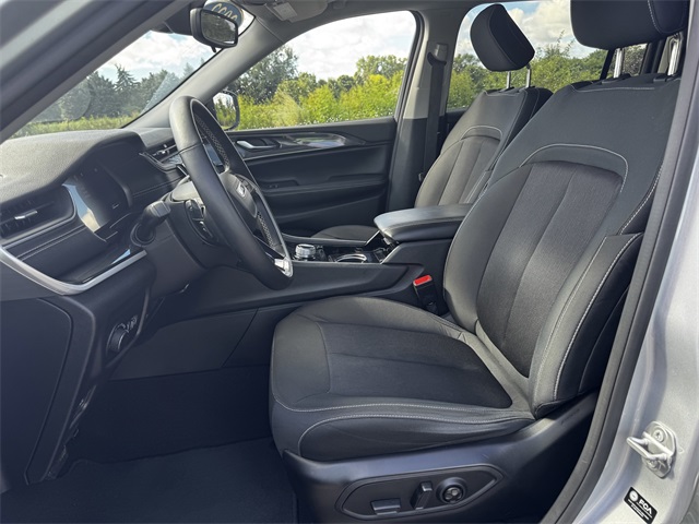 2022 Jeep Grand Cherokee Laredo photo 23