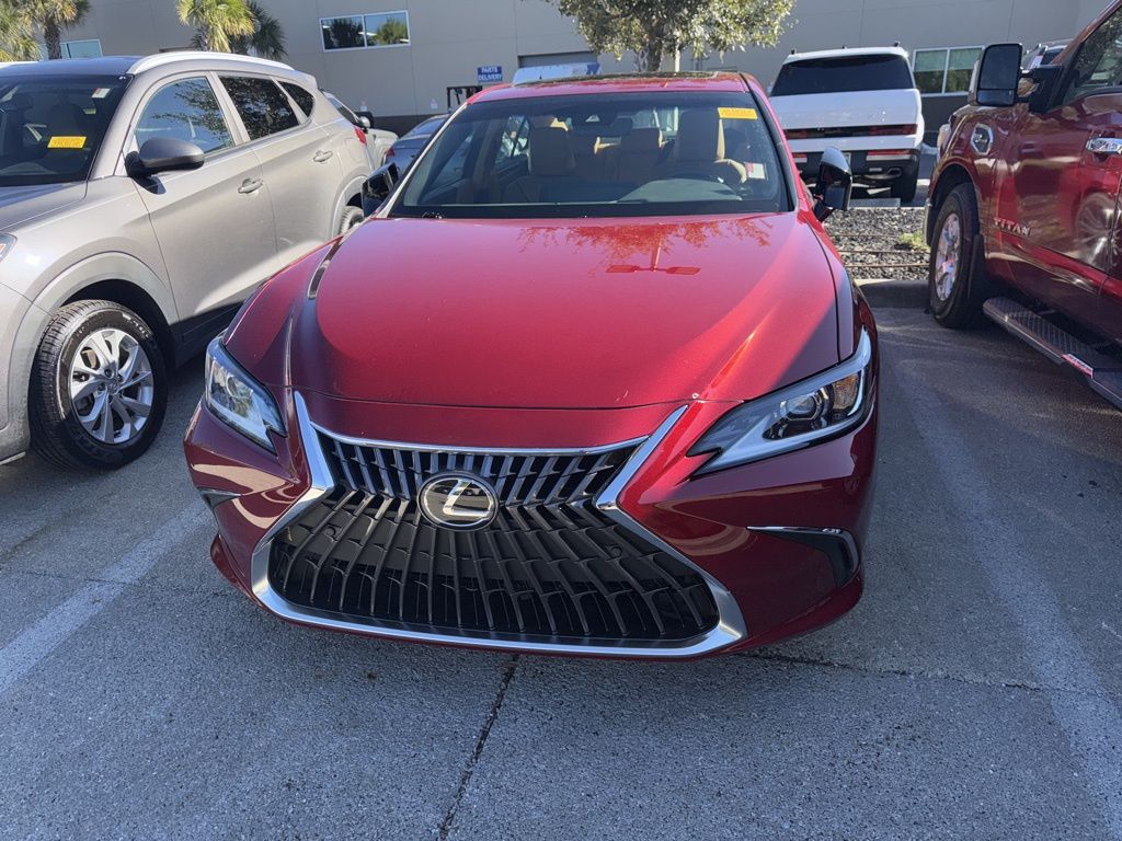 2023 Lexus ES Hybrid 300h's photo