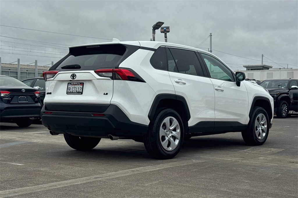 2024 Toyota RAV4 LE photo 2