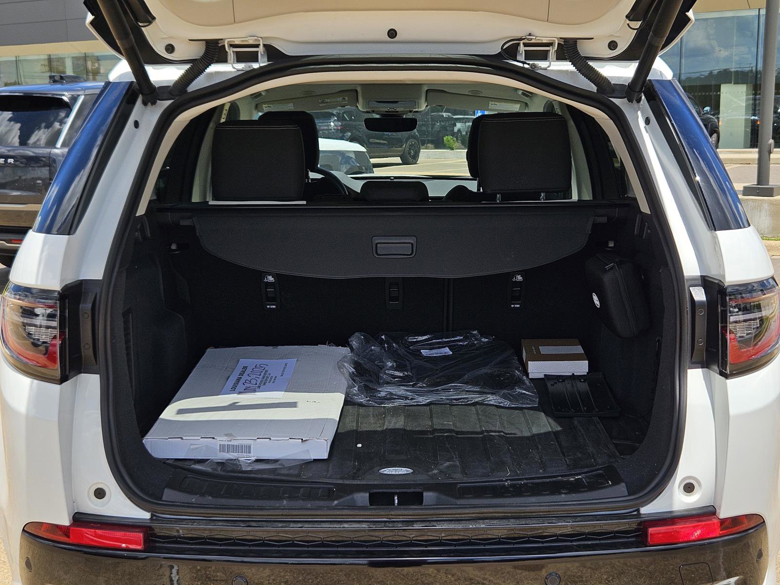 2025 Land Rover Discovery Sport S photo 13