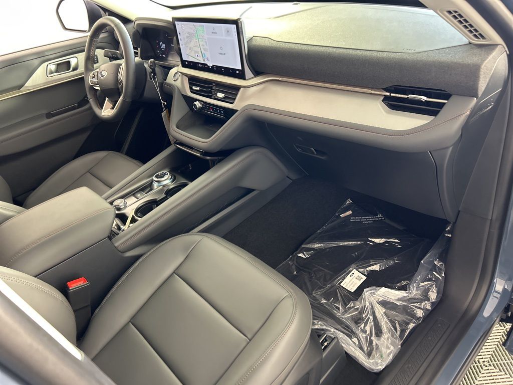 2025 Ford Explorer photo 23