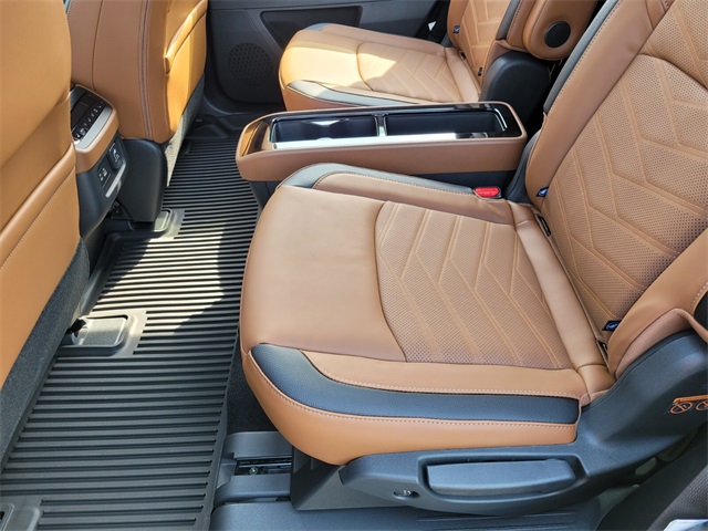 2025 Nissan Pathfinder Platinum photo 13