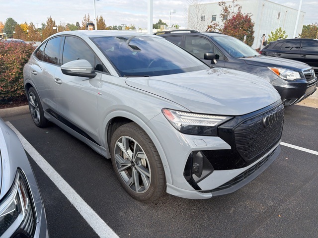 2024 Audi Q4 E-tron Prestige photo 2