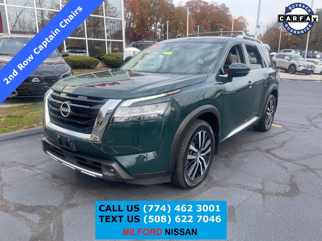 2023 Nissan Pathfinder Platinum's photo
