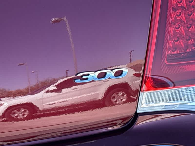 2020 Chrysler 300 Touring photo 11