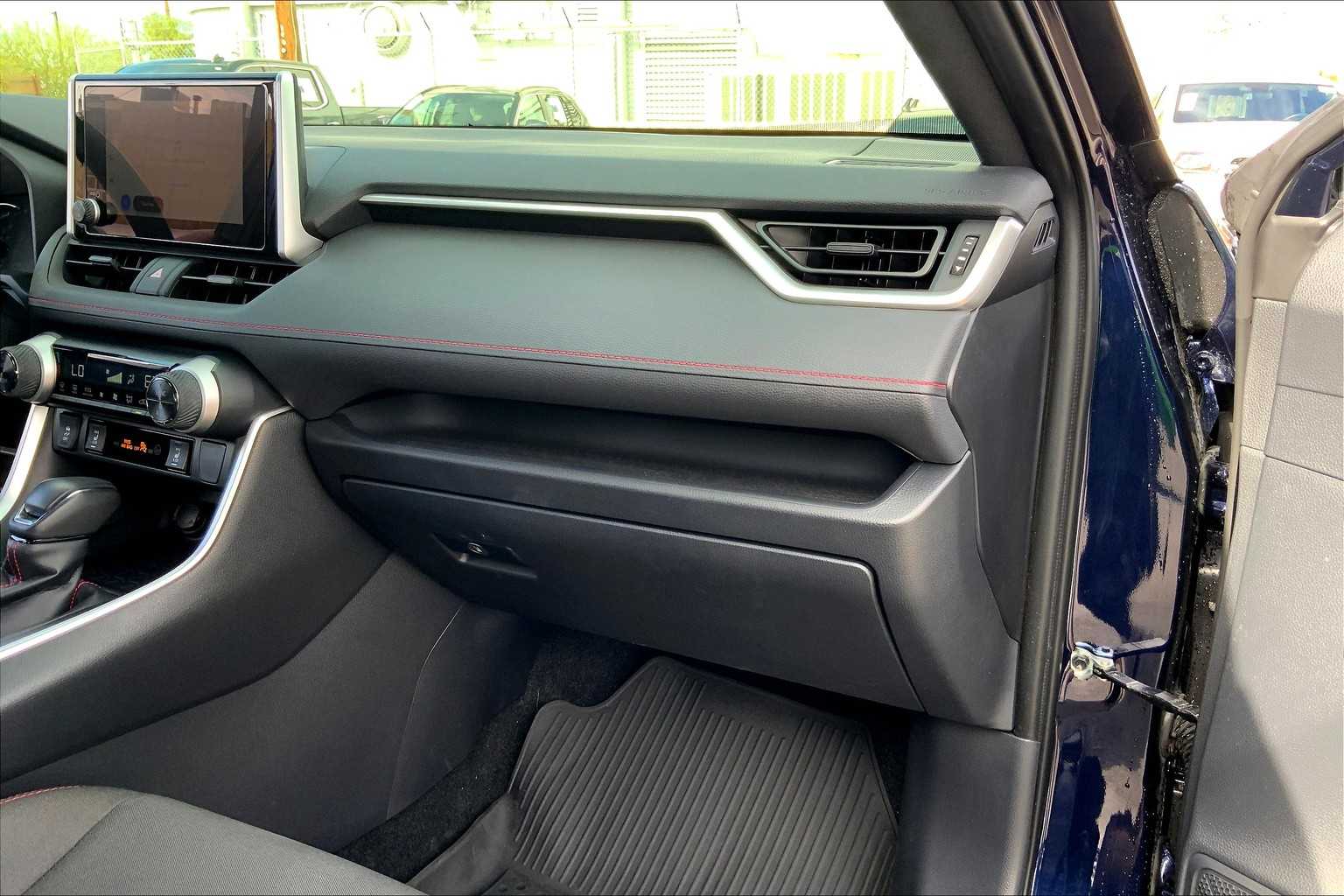 2024 Toyota RAV4 Prime SE photo 17