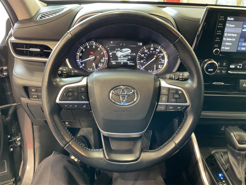 2022 Toyota Highlander XLE photo 28