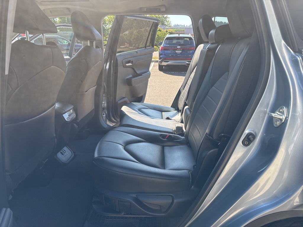 2021 Toyota Highlander Hybrid XLE photo 10